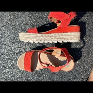 SOREL flat form sandals